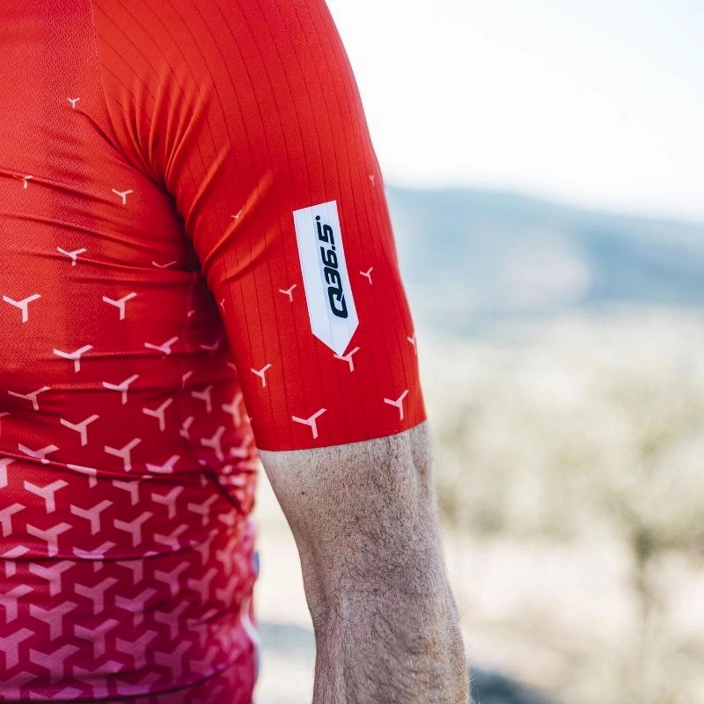 Q36.5 R2 Y jersey - Red fluo