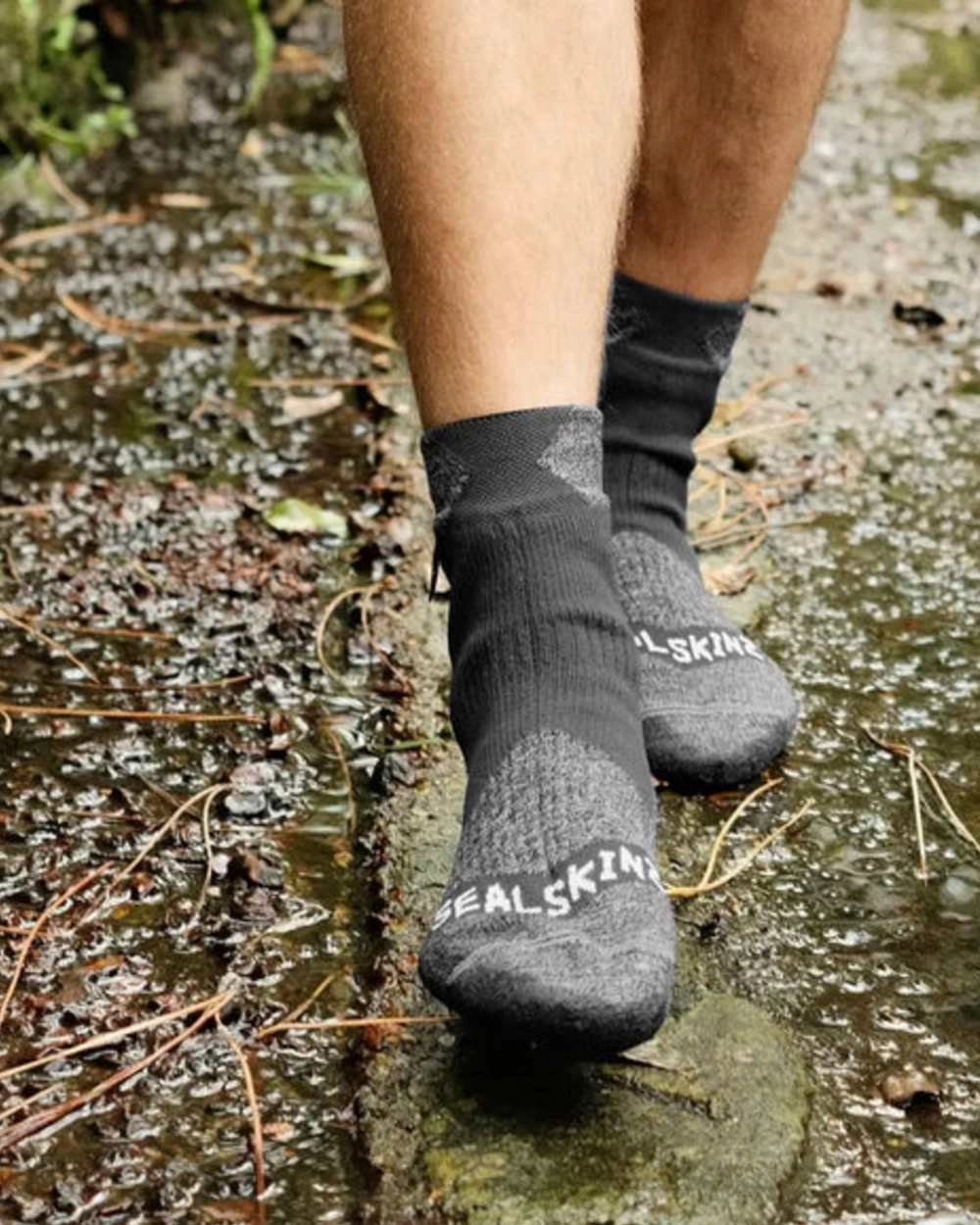 Sealskinz Raynham Waterproof Mid Length Socks Perfect Gift Offer