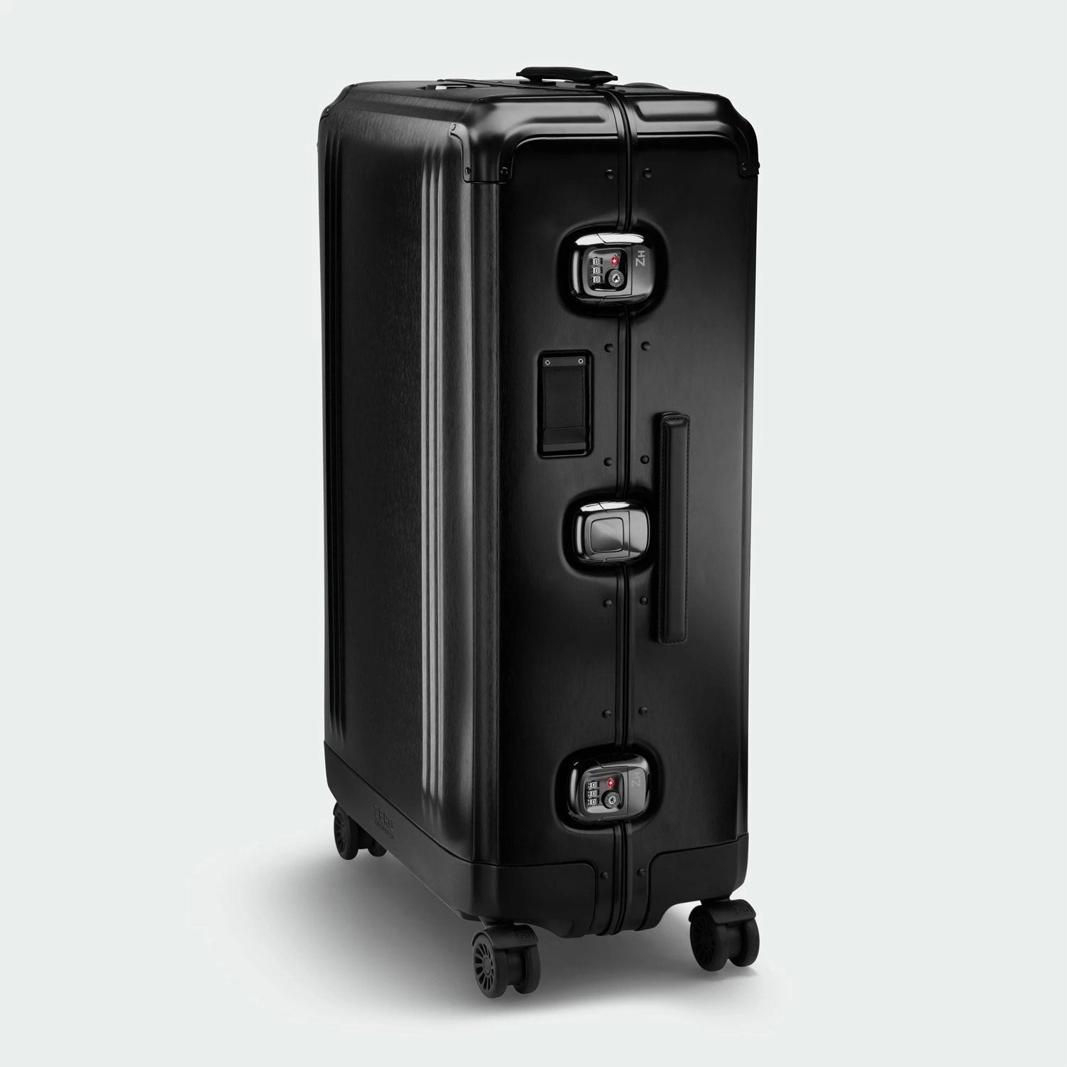 Hot Pick of the Day Zero Halliburton Pursuit Aluminum Medium Travel Case