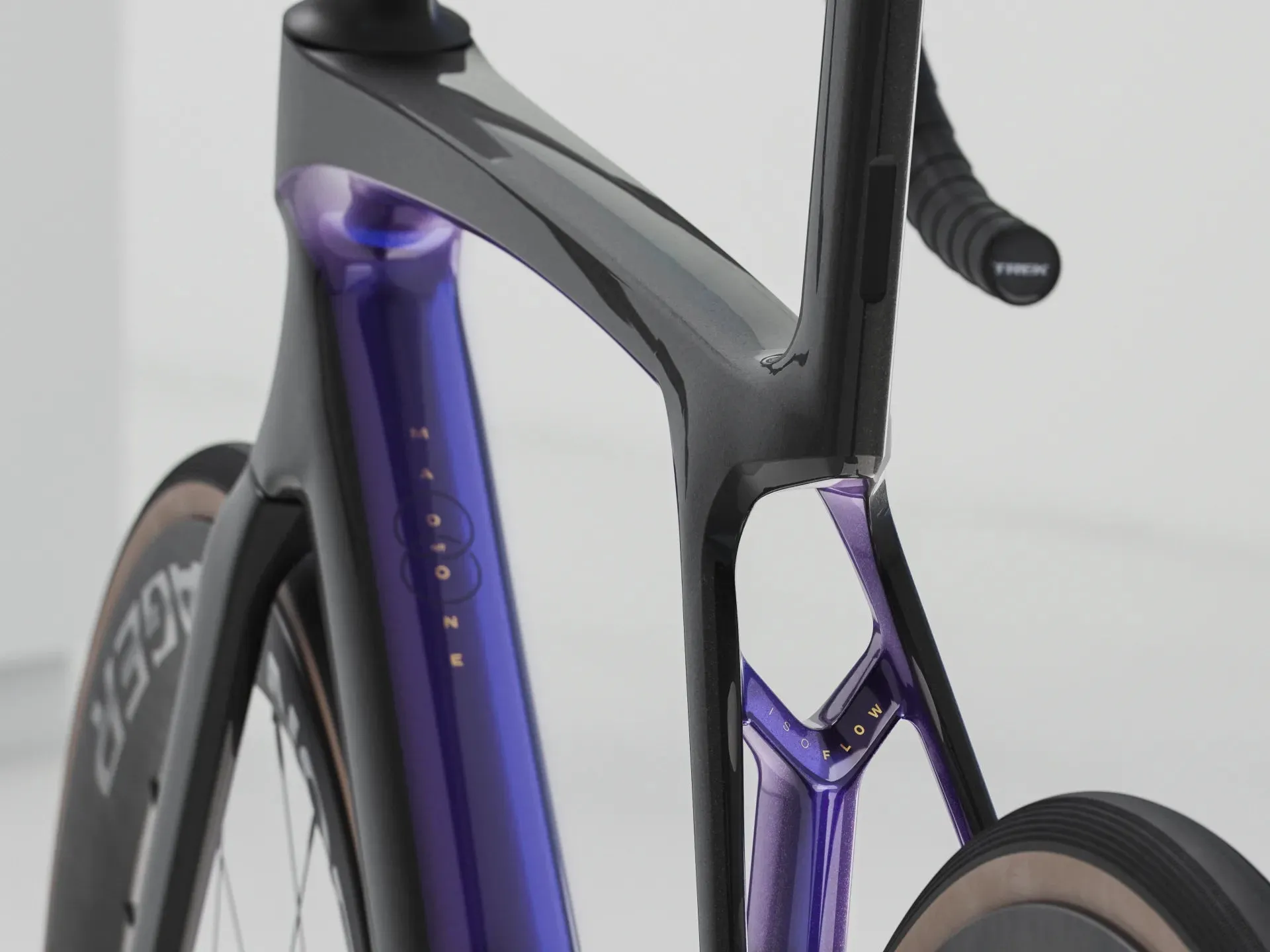 Trek Madone SL 7 Gen 8 - Dark Star