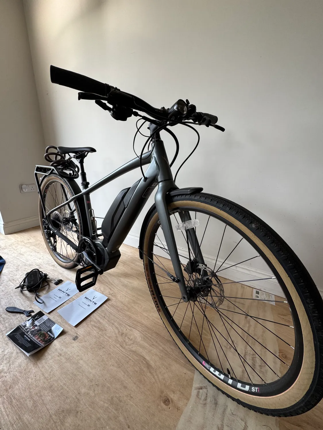 Whyte Highgate Compact Electric Commuter Bike 2022